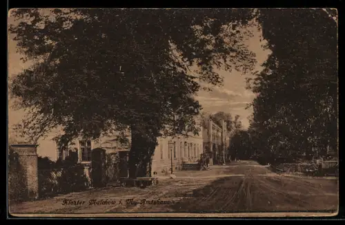 AK Malchow i. M., Strassenpartie mit Amtshaus