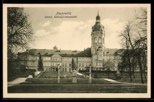 AK Neustrelitz, Schloss, Schlossgartenansicht, Skulptur, Säulen