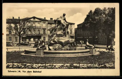 AK Schwerin /M., Vor dem Bahnhof, Brunnenanlage, historische Gebäude, Strassenansicht