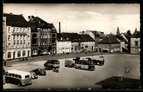 AK Brandenburg /Havel, Neustadt, Markt-Panorama mit Türmen u. Fabrikschlot, Busse