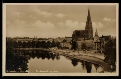 AK Schwerin i. Meckl., Pfaffenteich mit Dom aus der Vogelschau