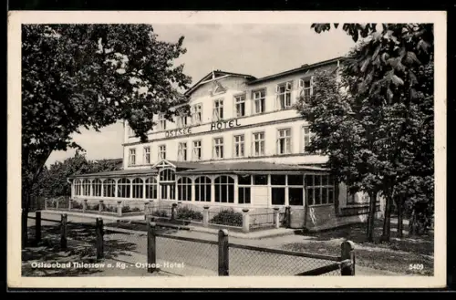 AK Thiessow a. Rg., Ostsee-Hotel mit Strasse
