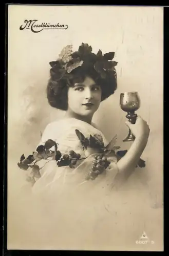 AK Elegante Dame mit Weintrauben und Kelch