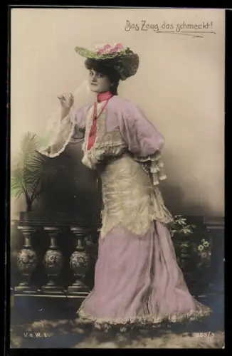 AK Dame in elegantem Kleid trinkt aus einem Glas, Das Zeug das schmeckt