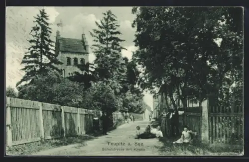 AK Teupitz a. See, Schulstrasse mit Kirche
