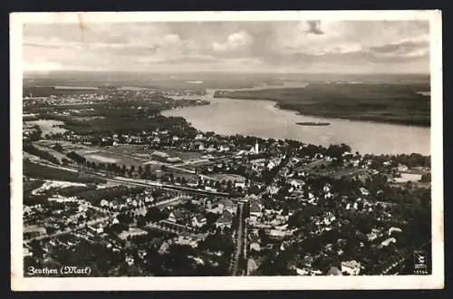 AK Zeuthen /Mark, Fliegeraufnahme mit See und Ortsansicht