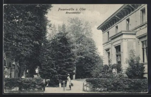 AK Freienwalde a. Oder, Am Brunnenhotel