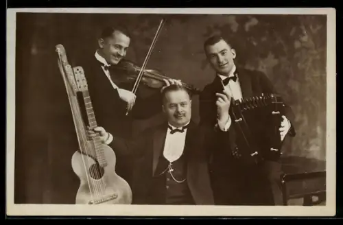 AK Wiener Salon-Schrammel-Trio mit Akkordeon, Geige und Gitarre, Gr. Meissnerstrasse 18, Dresden