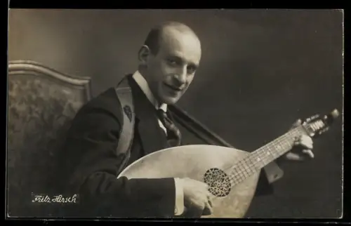AK Musiker Fritz Hirsch mit Gitarre