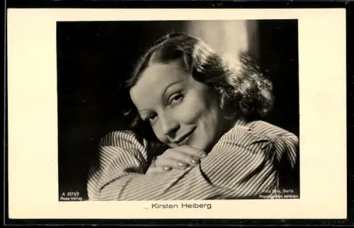 AK Schauspielerin Kirsten Heiberg lächelnd porträtiert