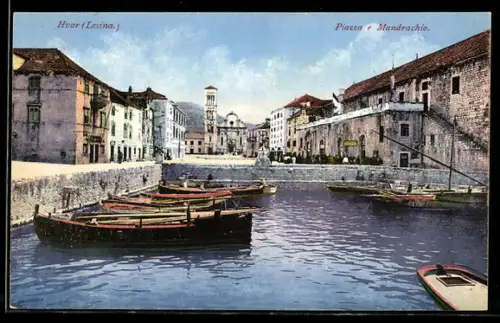 AK Hvar, Piazza e Mandracchio
