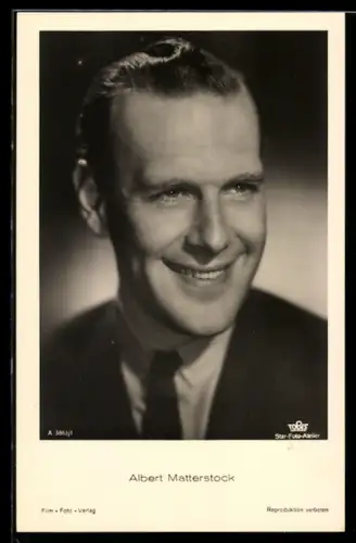 AK Schauspielerin Albert Matterstock im Anzug abgelichtet