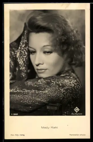 AK Schauspielerin Mady Rahl mit seitlichen Blick