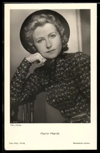 AK Schauspielerin Karin Hardt nach vorn blickend mit Hut