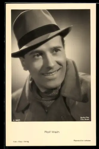 AK Schauspieler Rolf Weih in Halstuch und Hut porträtiert