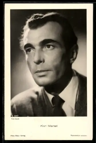 AK Schauspieler Karl Martell erschrocken zur Seite blickend