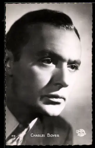 AK Schauspieler Charles Boyer mit gefasstem Blick