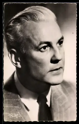 AK Schauspieler Raymond Rouleau mit aufmerksamem Blick