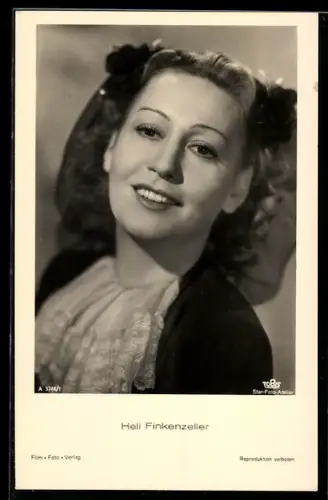 AK Schauspielerin Heli Finkenzeller mit verträumtem Blick
