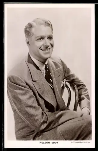 AK Schauspieler Nelson Eddy im Anzug mit Krawatte