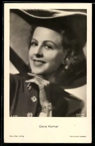 AK Schauspielerin Dora Komar im Kostüm einer Filmrolle