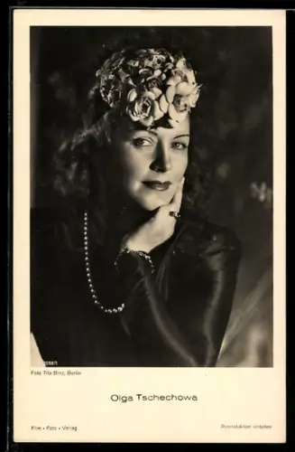 AK Schauspielerin Olga Tschechowa, mit Hut und Perlenkette