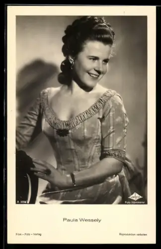 AK Schauspielerin Paula Wessely, strahlendes Gesicht