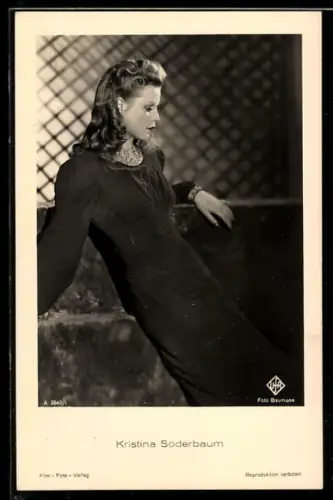AK Schauspielerin Kristina Söderbaum mit Diadem posierend