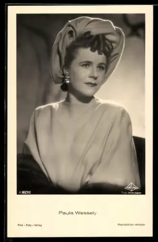AK Schauspielerin Paula Wessely mit Mütze porträtiert
