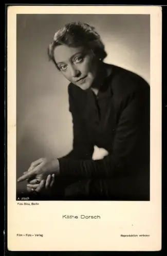 AK Schauspielerin Käthe Dorsch schaut seitlich
