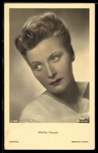 AK Schauspielerin Marte Harell blickt traurig zur Seite
