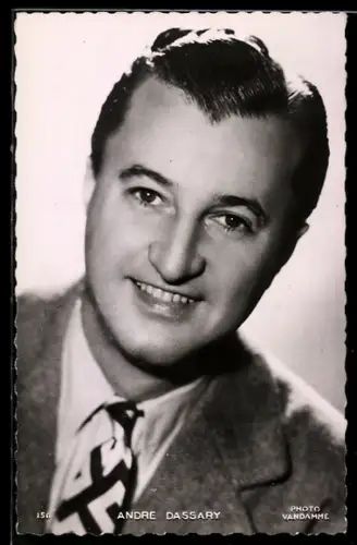AK Schauspieler Andre Dassary mit zurück gekämmtem Haar
