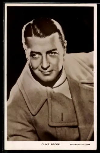 AK Schauspieler Clive Brook im Mantel