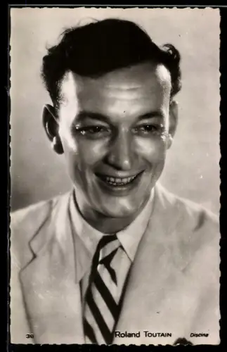 AK Schauspieler Roland Toutain im Anzug mit gestreifter Krawatte
