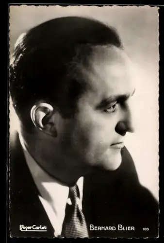 AK Schauspieler Bernard Blier blickt in die Ferne, Seitenportrait