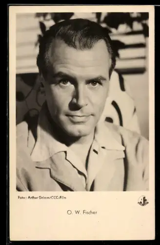 AK Schauspieler O.W. Fischer im Hemd mit Cordjacke