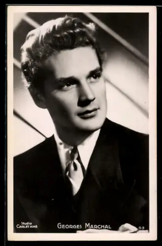 AK Schauspieler Georges Marchal im Anzug mit Krawatte