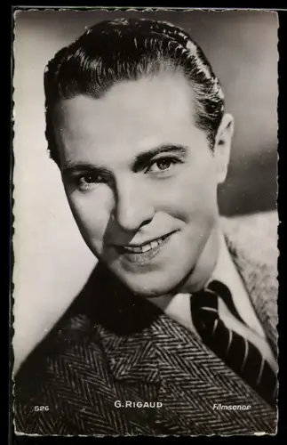 AK Schauspieler G. Rigaud lachend im Anzug mit Kravatte