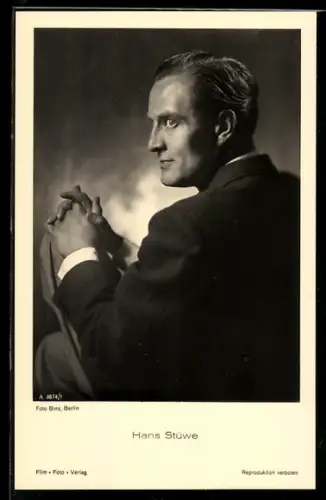 AK Schauspieler Hans Stüwe erschrocken zur Seite schauend