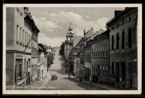 AK Treuen /V., Partie in der Mundtstrasse mit Rathaus