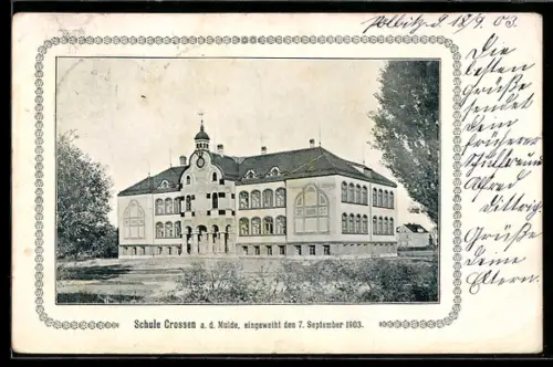 AK Crossen a. d. Mulde, Schule in der Aussenansicht mit Gartenanlage