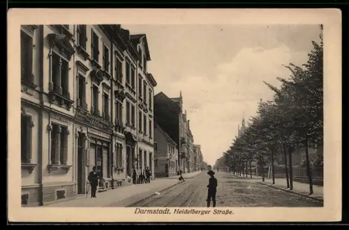 AK Darmstadt, Partie in der Heidelberger Strasse mit Geschäft von J.B. Eyssen