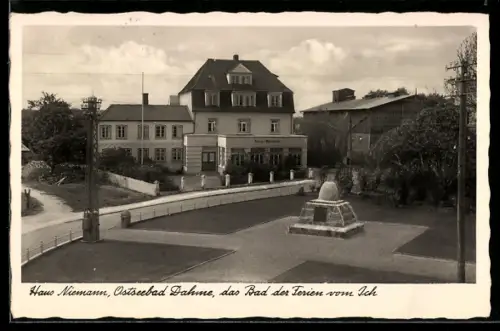 AK Dahme, Hotel Haus Niemann mit Denkmal