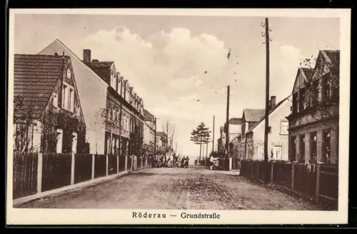 AK Röderau, Blick in die Grundstrasse, Wohnhäuser und Anwohner