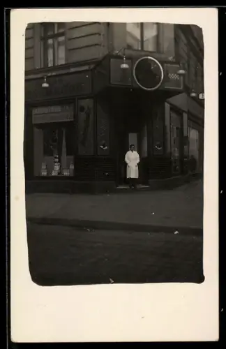 Foto-AK Berlin, Grossdestillation Luisenstrasse 46 Ecke Schumannstrasse, Herm. Schunemann, Gasthaus Inh. Richard Frank