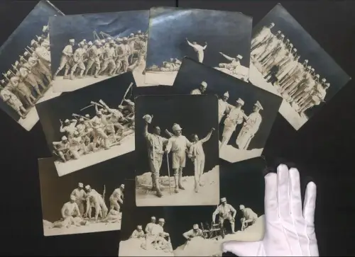 10 Fotografien Schauspielergruppe in Uniformkostümen, Für Kaiser u. Vaterland, Sturmangriff, Treu nebeneinander