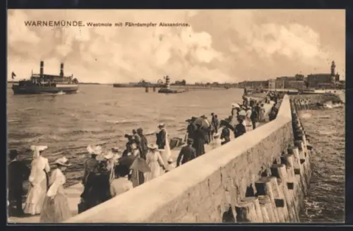 AK Warnemünde, Westmole mit Fährdampfer Alexandrine
