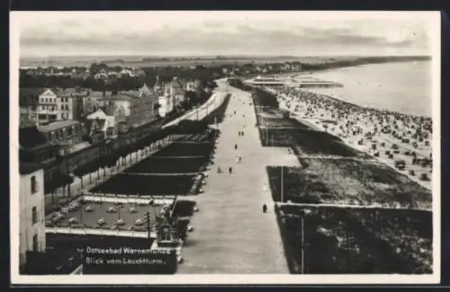 AK Warnemünde, Blick vom Leuchtturm auf Strand und Promenade
