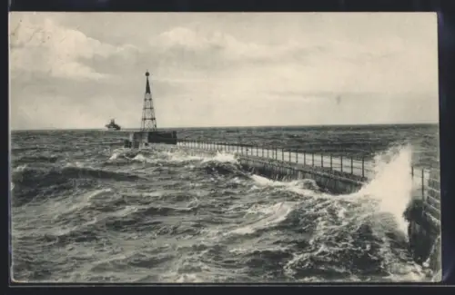 AK Warnemünde, Molenkopf mit Wellengang