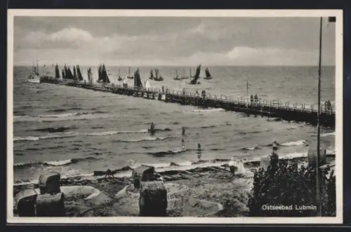 AK Lubmin, Seebrücke und Strand mit Segelbooten